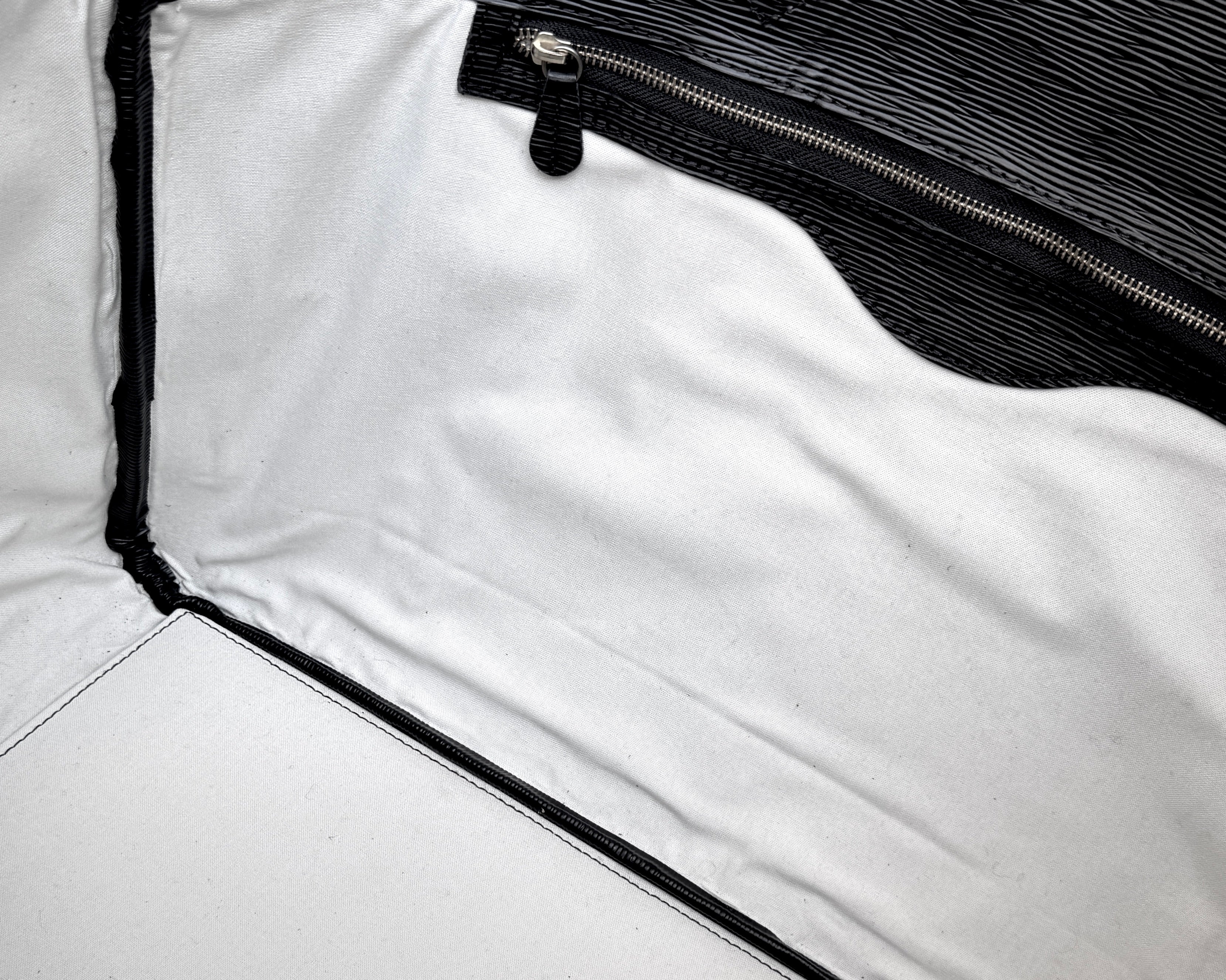 El Lobo Overnight Leather Bag